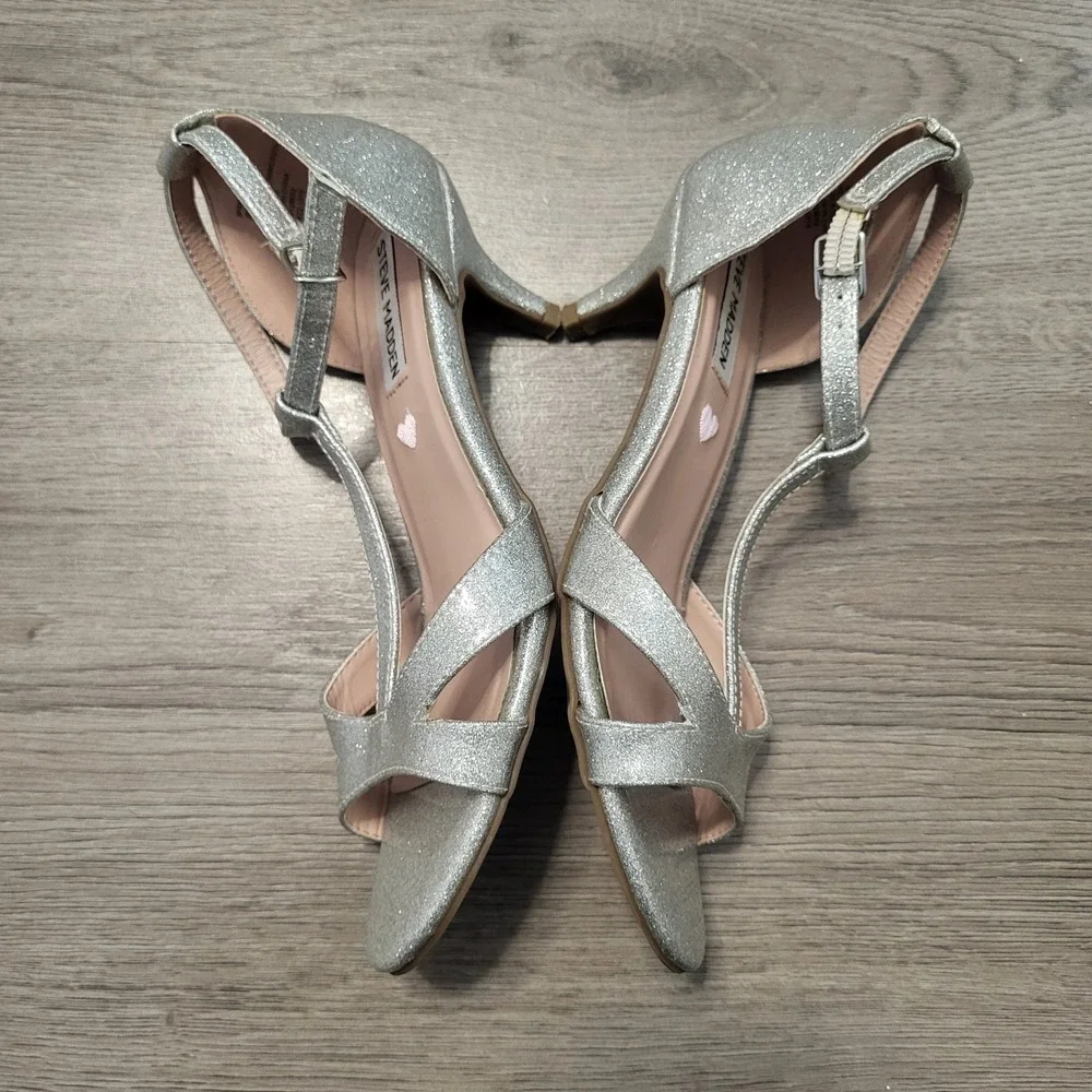 Steve Madden Girls Silver Glitter T-Strap Kitten Heel Dress Shoes Size 5 Big Kid